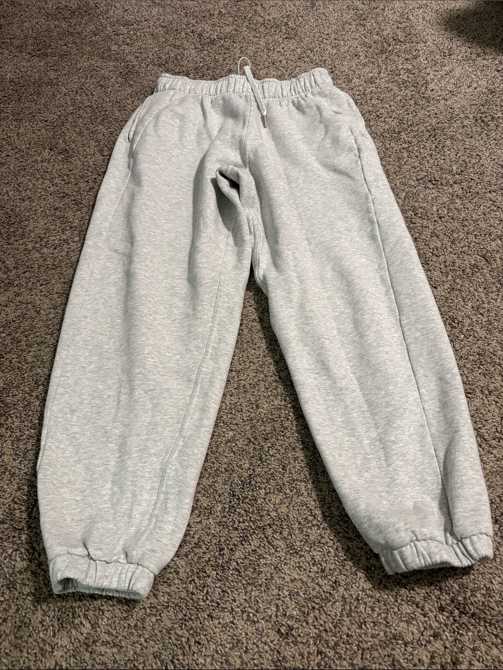 Lululemon Scuba Mid-Rise Oversized Jogger *Regular size small - Picture 2 of 5